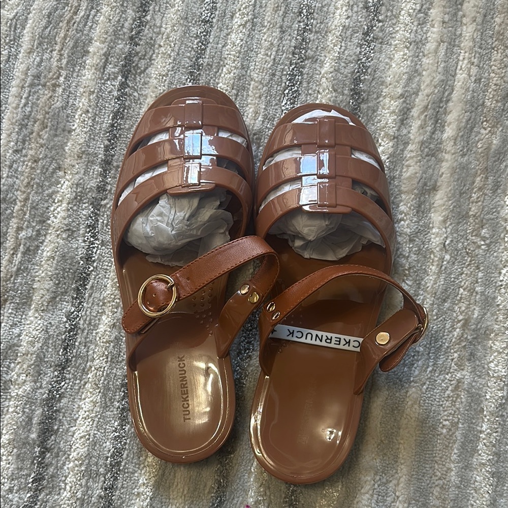 Tuckernuck Jelly Sandals - Picture 4 of 6